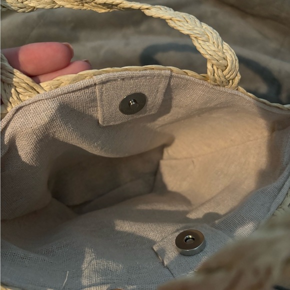 Bergdorf Goodman Beige Woven Tote Bag with Pink Heart Accent - Picture 3 of 3